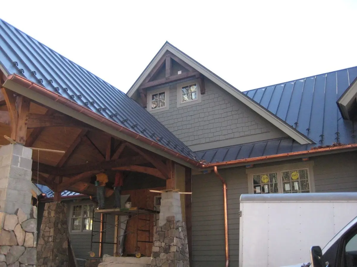 Craftsman Roofing team delivering quality roofing work in Felicita